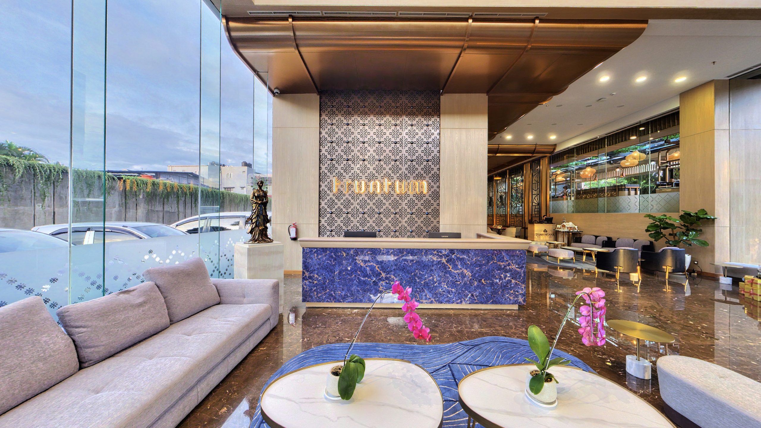 Lobby 4